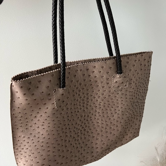 Handbag - Picture 2 of 3